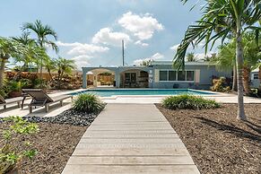 The Aqua Villa in Hollywood