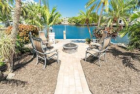 The Aqua Villa in Hollywood