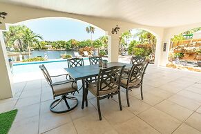 The Aqua Villa in Hollywood