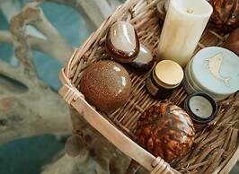 The Aqua Villa in Hollywood