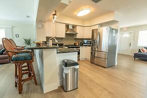 The Aqua Villa in Hollywood