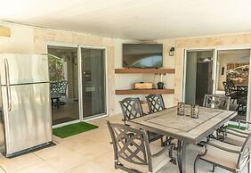 The Aqua Villa in Hollywood