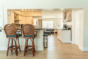 The Aqua Villa in Hollywood