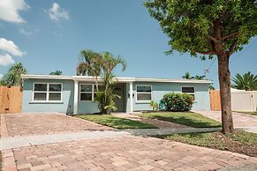 The Aqua Villa in Hollywood