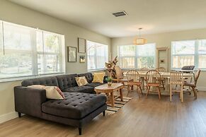 The Aqua Villa in Hollywood