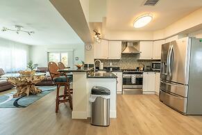 The Aqua Villa in Hollywood