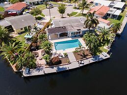 The Aqua Villa in Hollywood