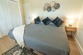 The Aqua Villa in Hollywood