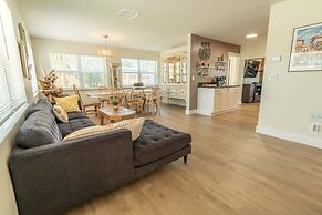 The Aqua Villa in Hollywood