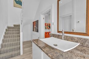 City Chic Townhouse By My Getaways