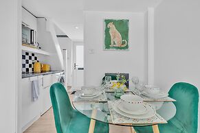 On the Water 6 With Free Parking By My Getaways