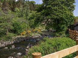 Sail Luxury Family Pod