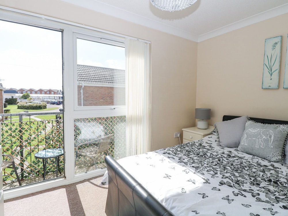 98 Waterside Park