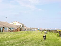 98 Waterside Park