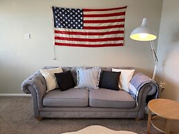 Beach Chalet - 2 Bedrooms - 4 Guests - Parking