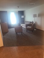 Dothan East Inn & Suites