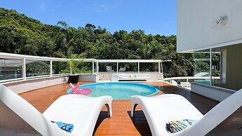 Cobertura com Piscina na praia de Bombas