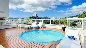 Cobertura com Piscina na praia de Bombas