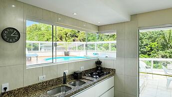 Cobertura com Piscina na praia de Bombas