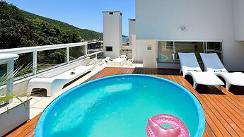 Cobertura com Piscina na praia de Bombas