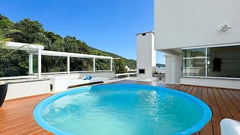 Cobertura com Piscina na praia de Bombas