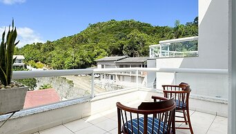 Cobertura com Piscina na praia de Bombas