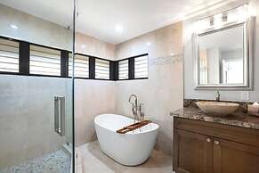 KBM Resorts Free CAR Kapalua Ridge Villas Oceanfront 2-bedroom Condo W