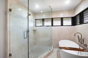 KBM Resorts Free CAR Kapalua Ridge Villas Oceanfront 2-bedroom Condo W
