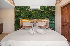 Secluded Luxury Couples cabin Sauna Pool