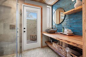 Secluded Luxury Couples cabin Sauna Pool
