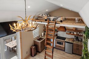 Secluded Luxury Couples cabin Sauna Pool