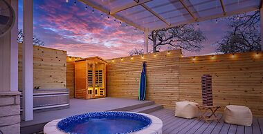 Secluded Luxury Couples cabin Sauna Pool
