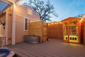 Secluded Luxury Couples cabin Sauna Pool