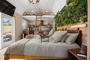 Secluded Luxury Couples cabin Sauna Pool