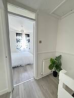 Charming London Apartment Retreat