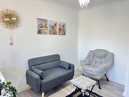 Charming London Apartment Retreat