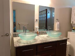 Gorgeous Poolside Apartment