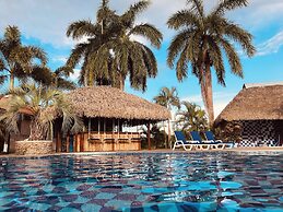 Gorgeous Poolside Apartment