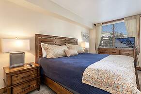 Cozy 2BR Condo in Lionshead Village - Just Steps From Gondola!