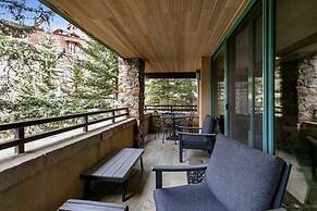 Convenient 2BR Condo in Lionshead Village w/ Pool, hot tub & More!