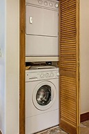 Convenient 2BR Condo in Lionshead Village w/ Pool, hot tub & More!