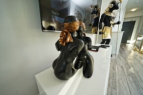 RivetStays - The Icon