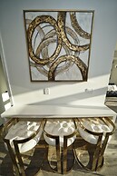 RivetStays - The Icon