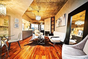 RivetStays - The Icon