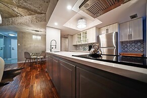 RivetStays - The Icon