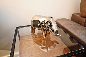 RivetStays - The Icon