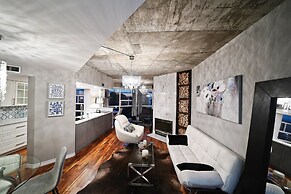 RivetStays - The Icon