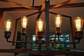 RivetStays - The Icon