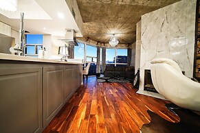 RivetStays - The Icon