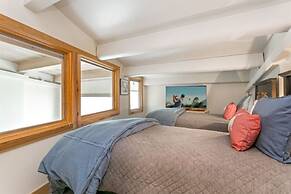 Spacious 3 Bedroom Condo in Lionshead Village - 100 Yards to Lift, Poo